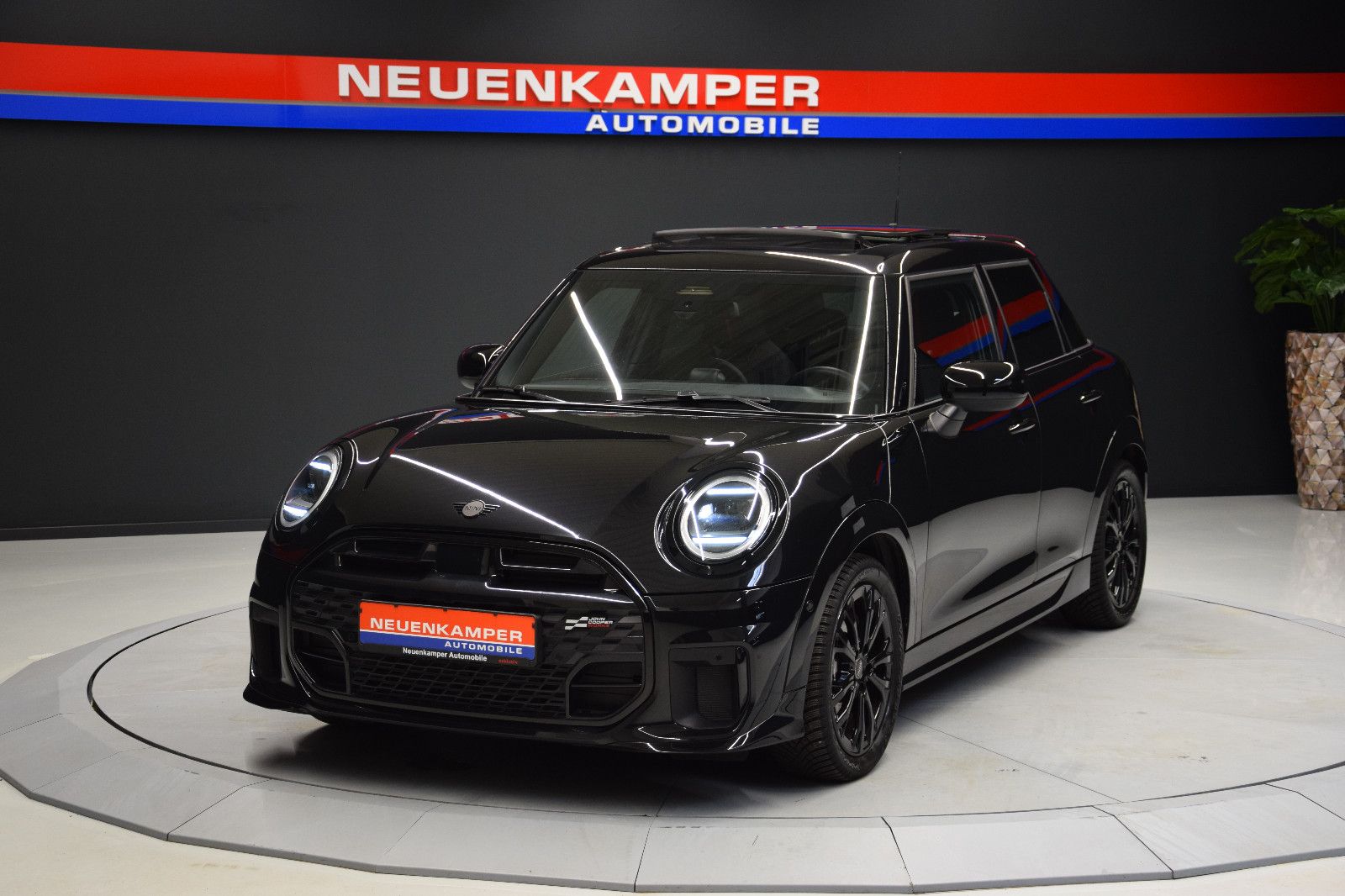 Fahrzeugabbildung MINI Cooper S John Cooper Works Trim 5-Türen Pano HuD