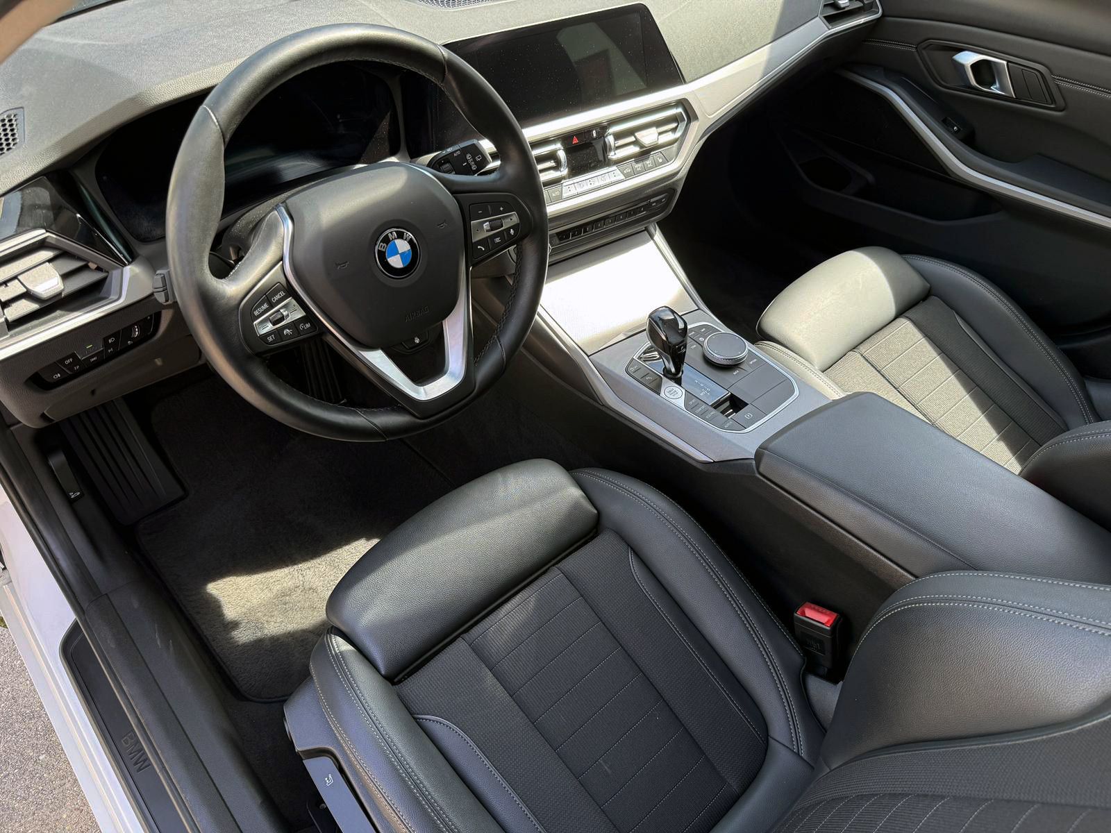 Fahrzeugabbildung BMW 320d Touring Steptr. Advantage LED ACC AHK KAM