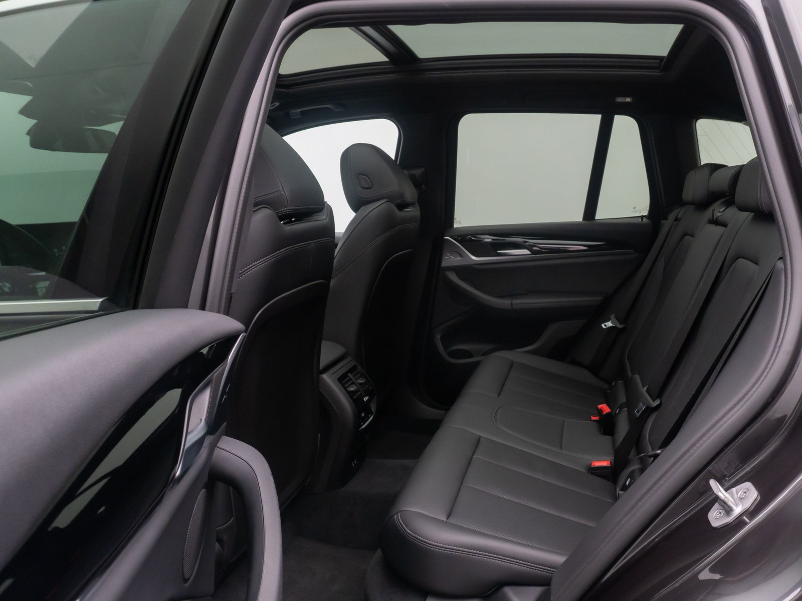 Fahrzeugabbildung BMW X3 xD30e Komfort DAB Laser HiFi HUD Panorama 20"