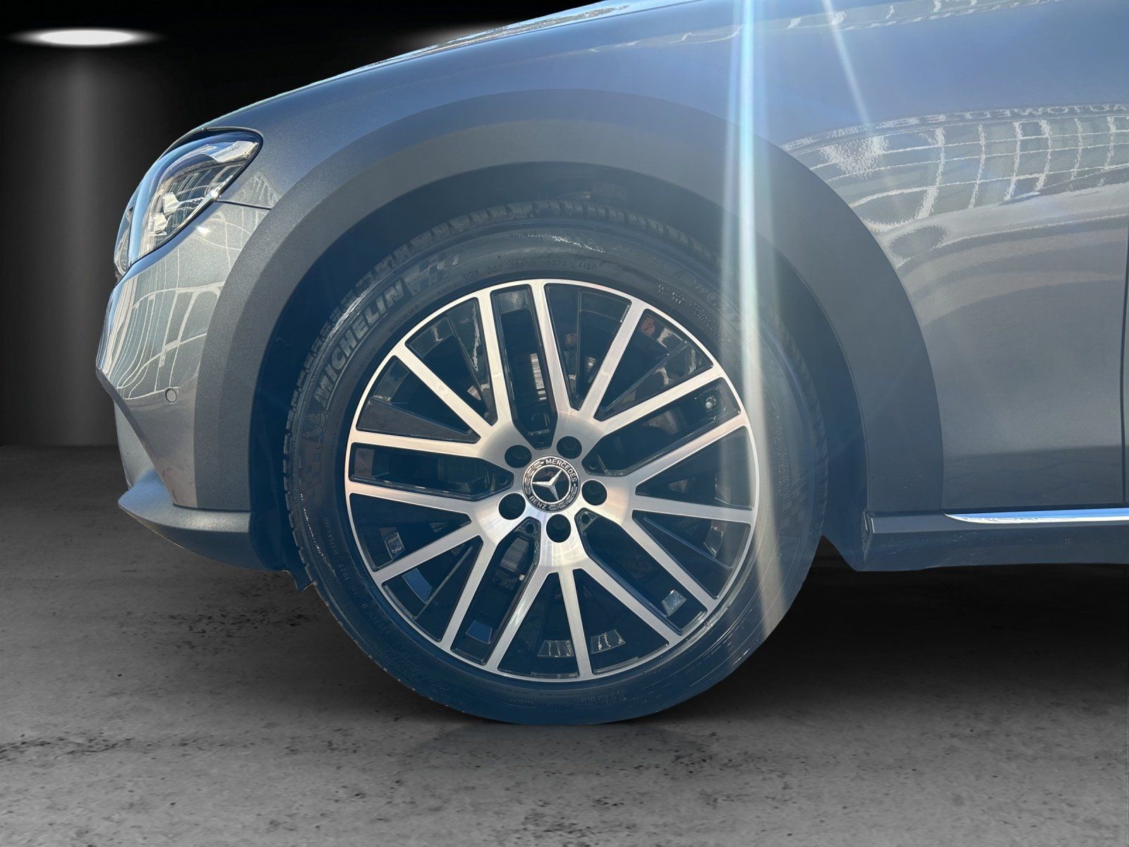 Fahrzeugabbildung Mercedes-Benz E220d 4M Tl All-Terrain DISTRO Pano AHK Memo LED