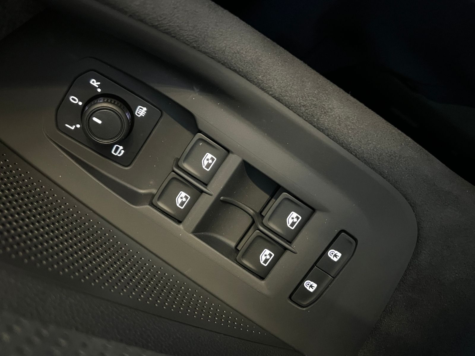 Fahrzeugabbildung SKODA Superb Combi Sportline 2.0 TDI DSG 4x4 *AHK, LED
