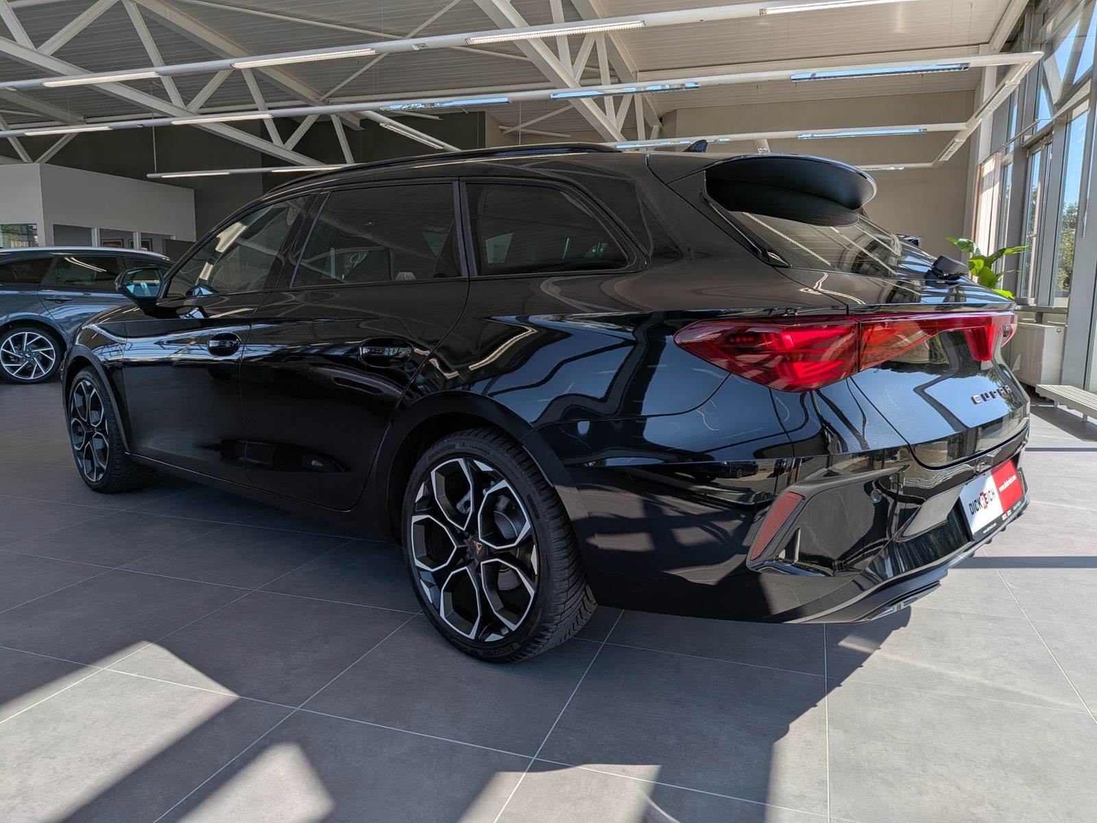 Fahrzeugabbildung CUPRA Leon 1.5 eTSI Dynamic-Edge-Paket Pano Cam AHK 18