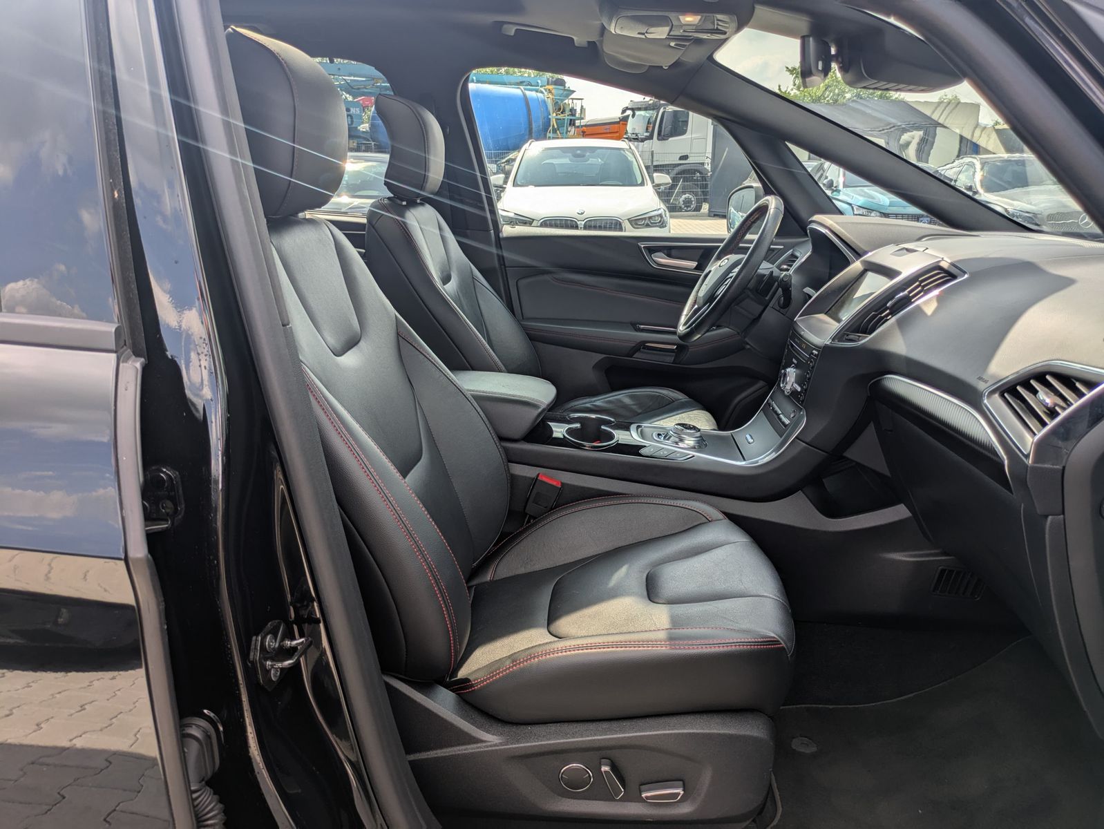 Fahrzeugabbildung Ford S-MAX 2.0 EcoBlue ST-Line PANO/KAM/AHK/LED 7-Si