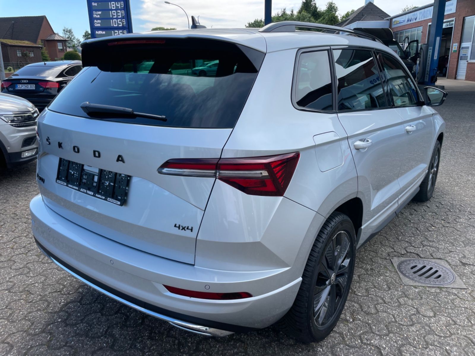 Fahrzeugabbildung SKODA Karoq 2.0 TDI Sportline DSG Navi/Matrix/AHK/4x4