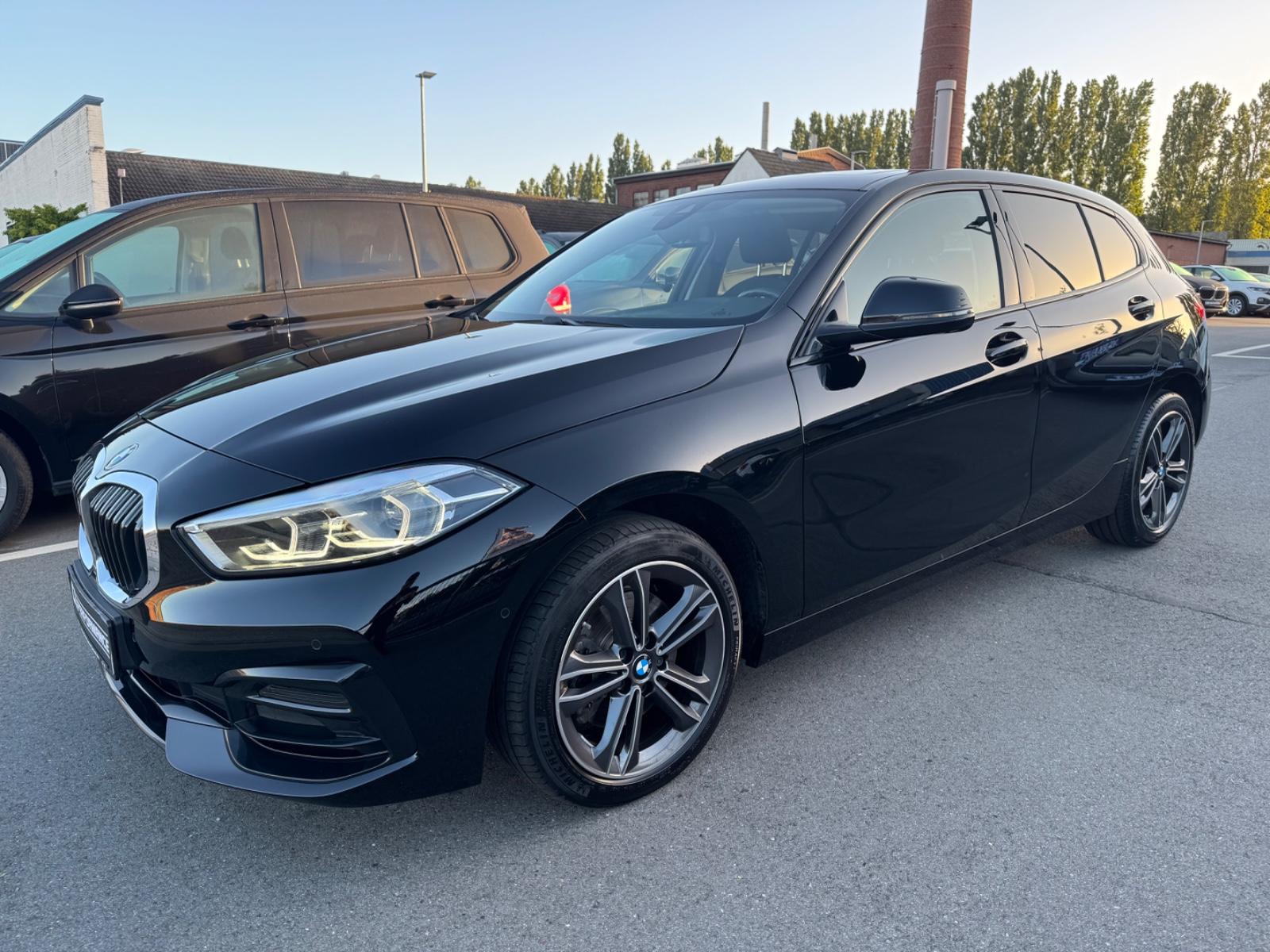 BMW 118 i *SPORT LINE*KAMERA*PANO*LED*NAVI*TÜV NEU