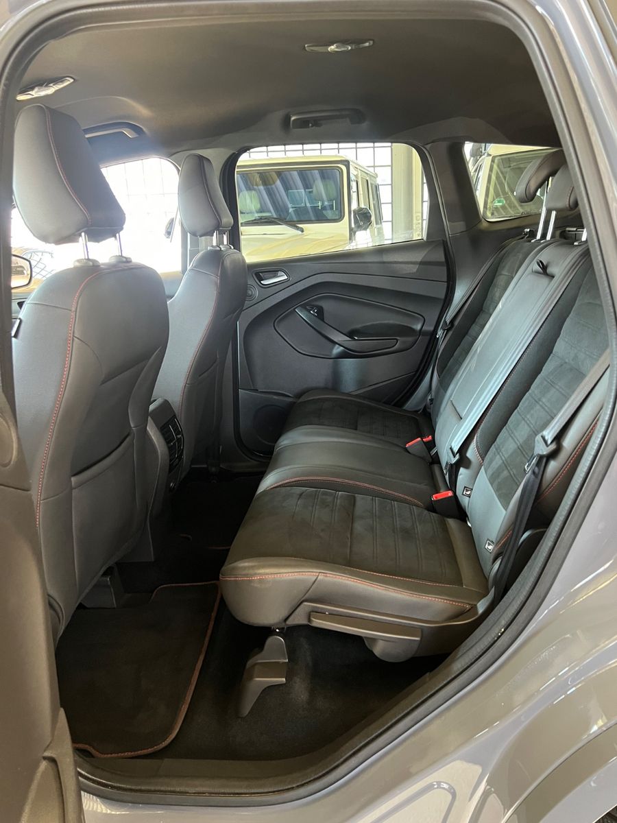 Fahrzeugabbildung Ford Kuga ST-Line Automatik