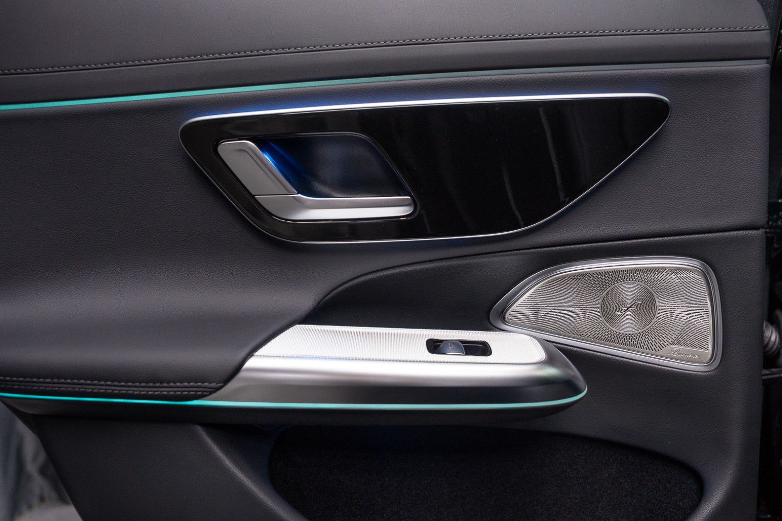 Fahrzeugabbildung Mercedes-Benz E 220d MY25*Premium Plus*Superscreen*20"*Leder-P