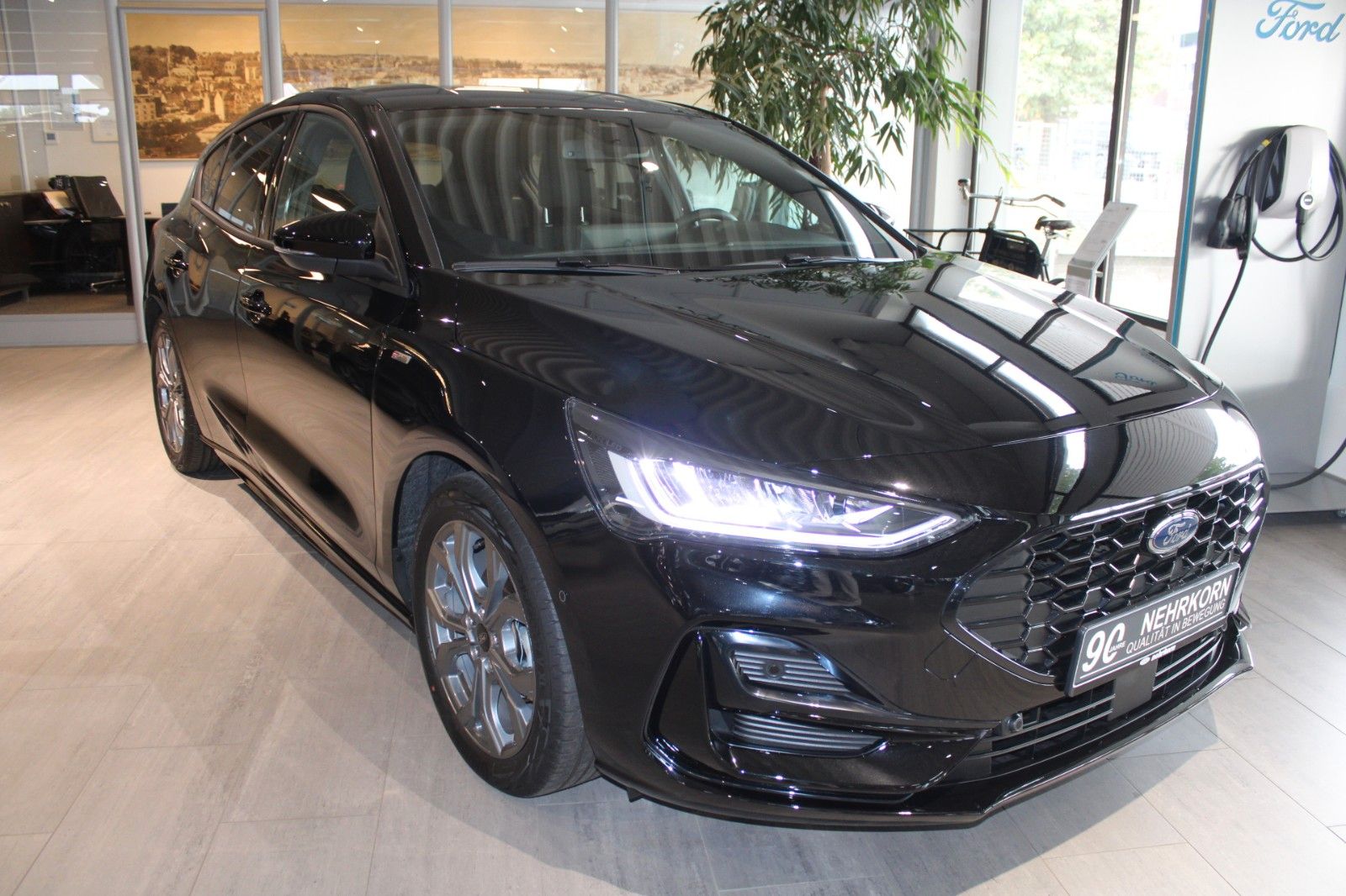 Fahrzeugabbildung Ford Focus Hybrid ST-Line X Automatik Top Ausstattung
