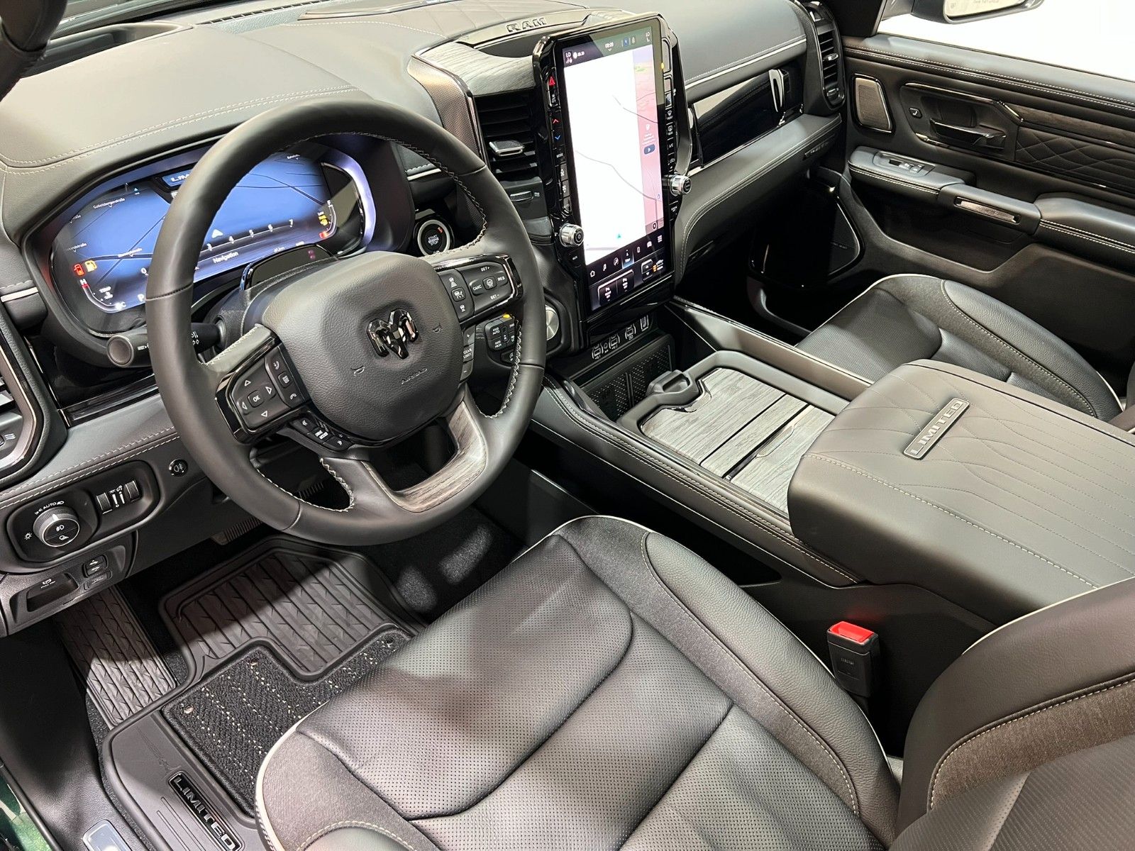 Fahrzeugabbildung Dodge RAM 1500 Limited Night  5,7L V8 HEMI