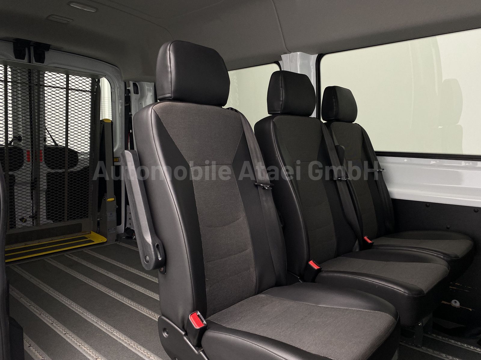 Fahrzeugabbildung Ford Transit 350 L3 *Rollstuhl-Lift* Standheiz 2916