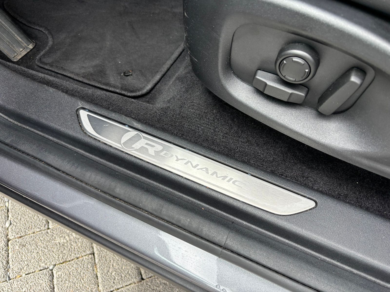 Fahrzeugabbildung Jaguar E-PACE R-Dynamic/AWD/PANORAMA/KAMERA/MERIDIAN