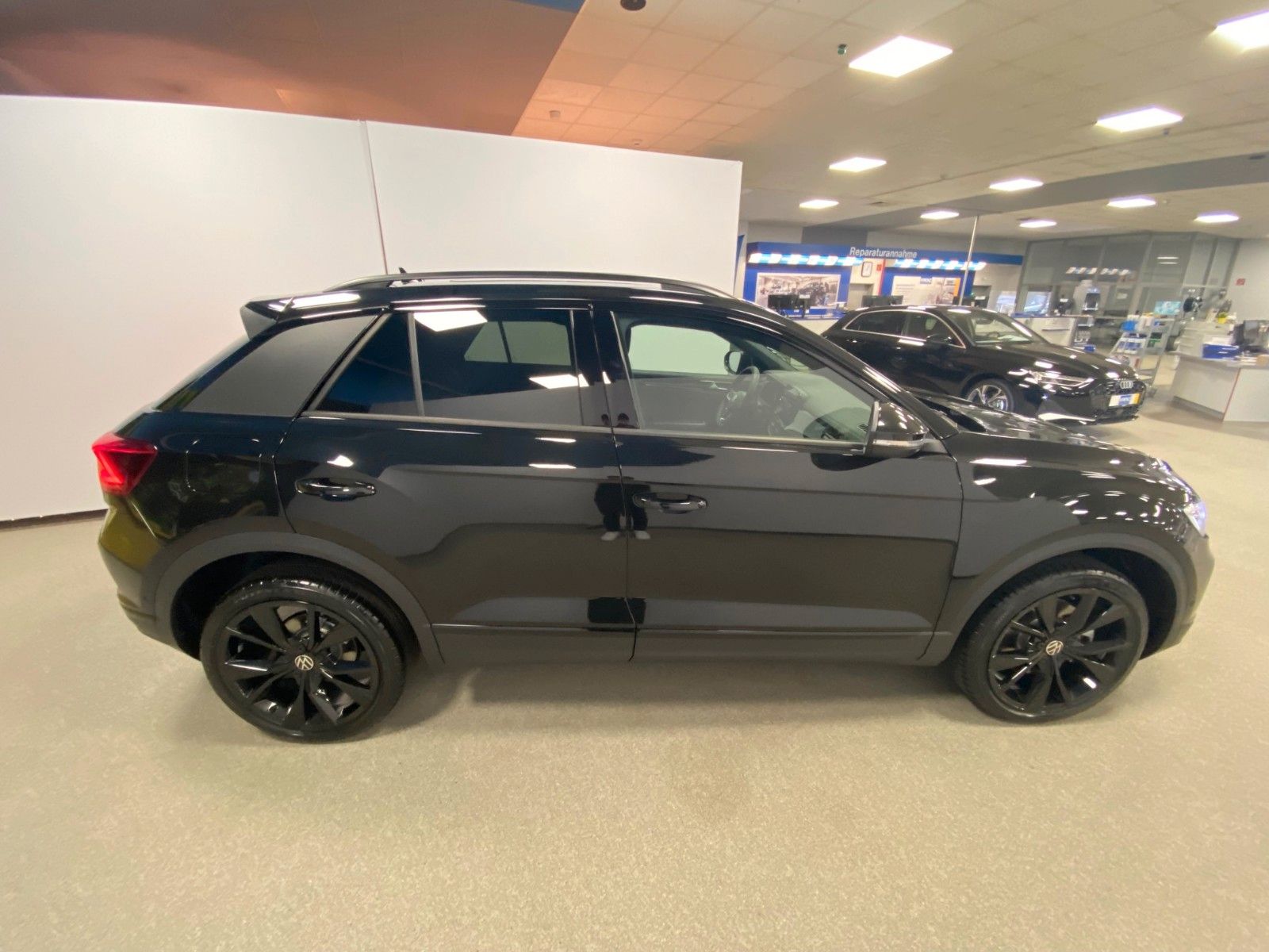 Fahrzeugabbildung Volkswagen T-Roc 1.5 TSI DSG+STYLE+PANORAMA+19"+ACC+MATRIX+