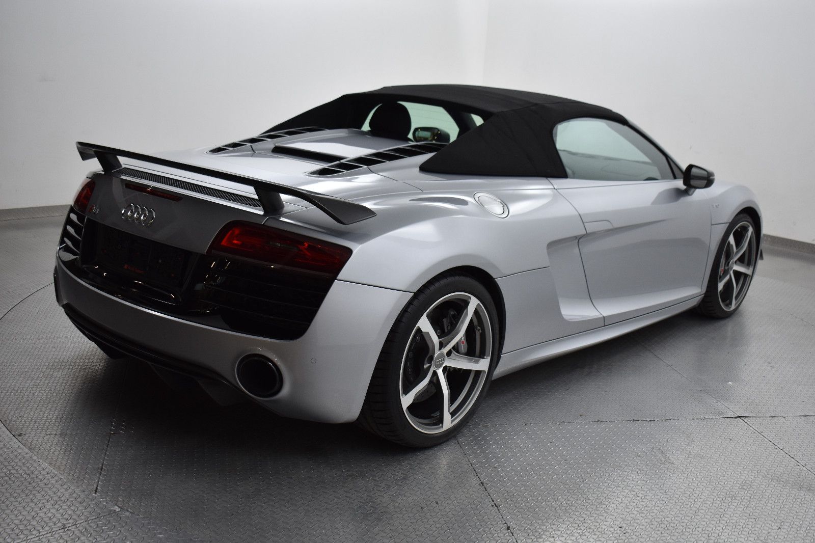 AUDI R8 Spyder V10 5.2FSI quatt LMited Edition 04/30 - Image 10