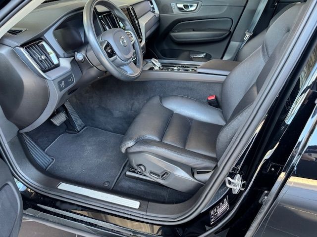 Fahrzeugabbildung Volvo XC60 Inscription AWD LEDER RFK 19"