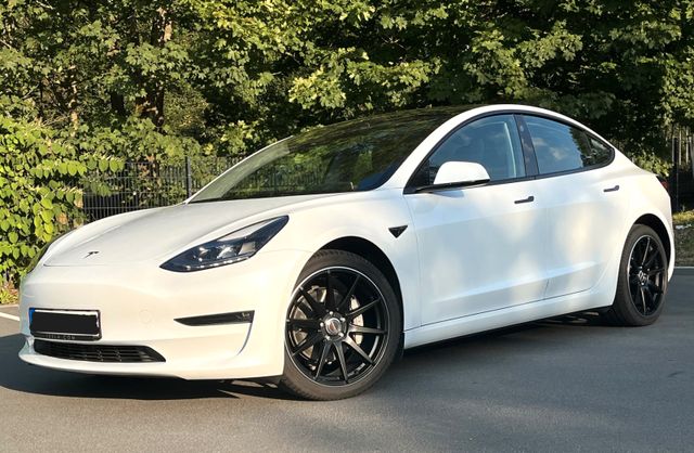 Tesla Model 3 2023 LongRange AWD, 1. Hand, 8 fach