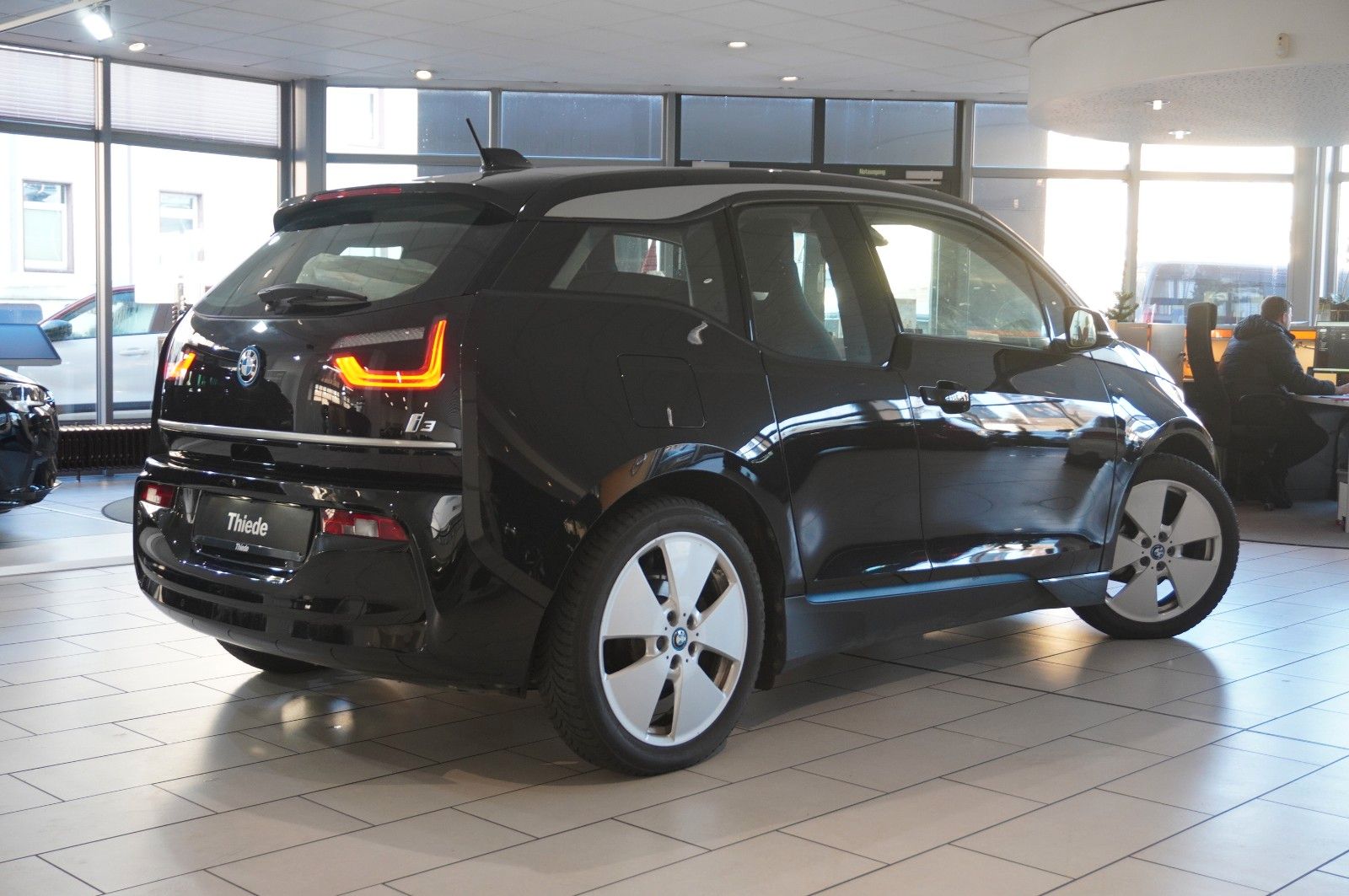 Fahrzeugabbildung BMW i3 120AH NAIVI/SPORT/WÄRMEP./LED/PDC/VIRT./SHZ