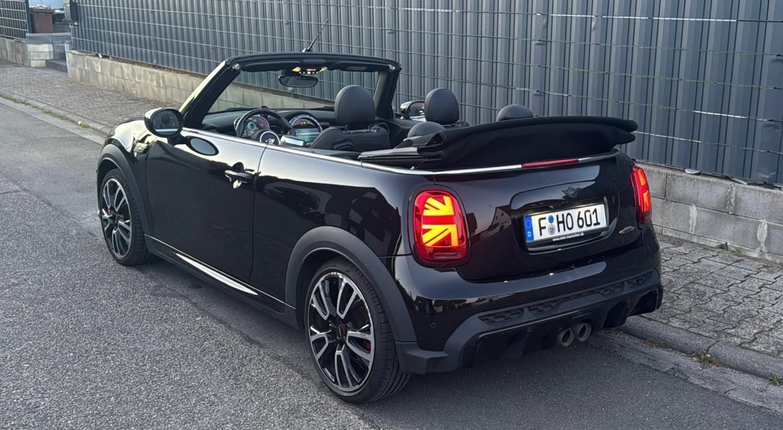 MINI John Cooper Works Cabrio JCW Cabrio Essentia...