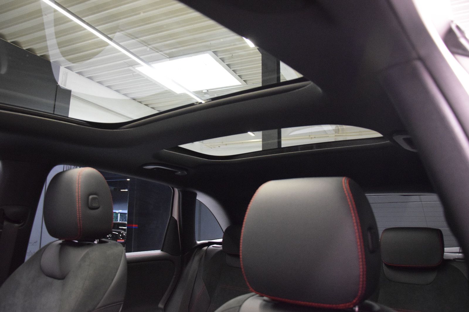 Fahrzeugabbildung Mercedes-Benz B 250 4Matic AMG Pano 360° Night ACC MBUX