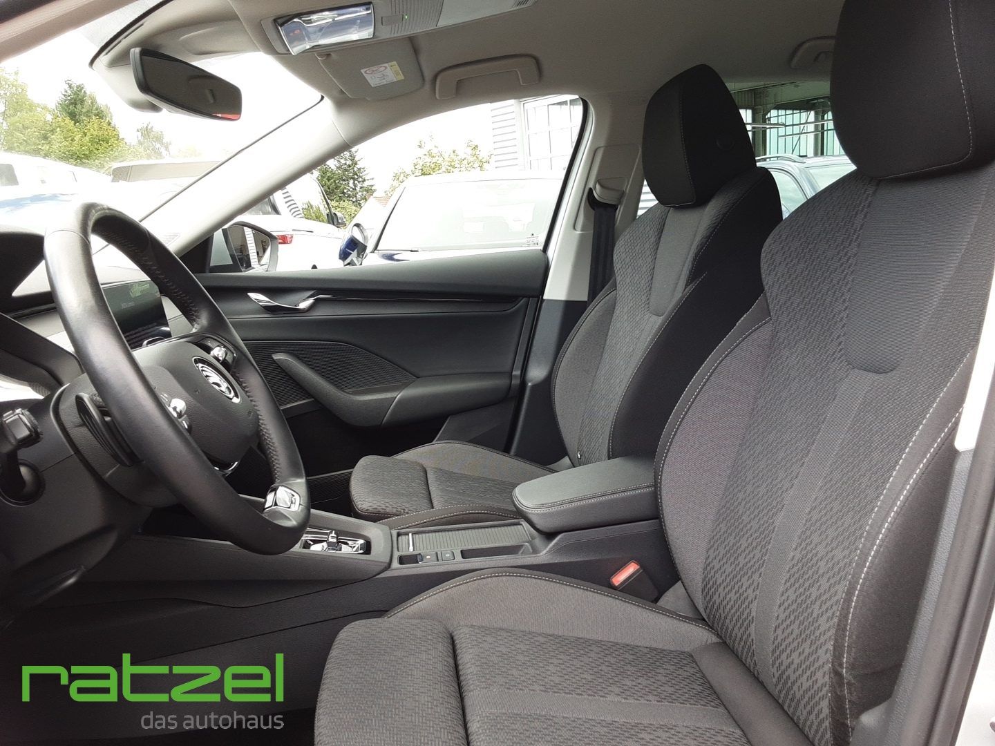 Fahrzeugabbildung SKODA Octavia Combi 2.0 TDI Clever AHK-klappbar LED Sp