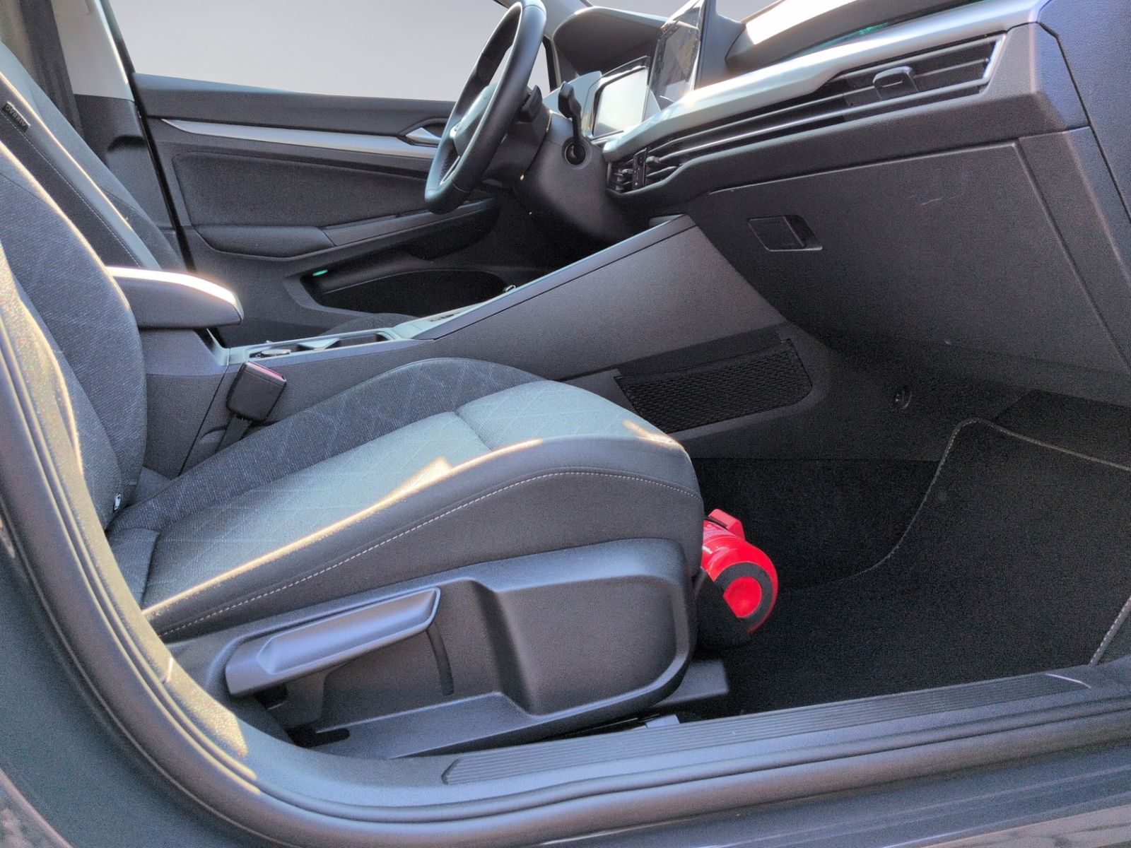 Golf VIII 1.0 eTSI DSG Life LED+ACC+APP+NAVI