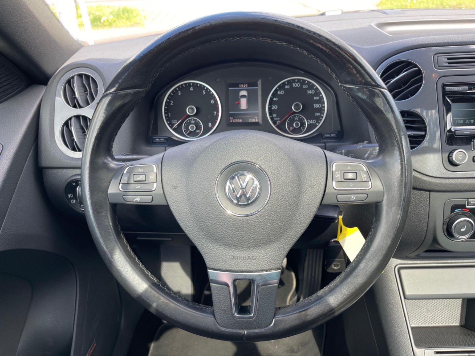 Fahrzeugabbildung Volkswagen Tiguan 2.0 TSI 4Motion Sport & Style*Pano*SHZ*