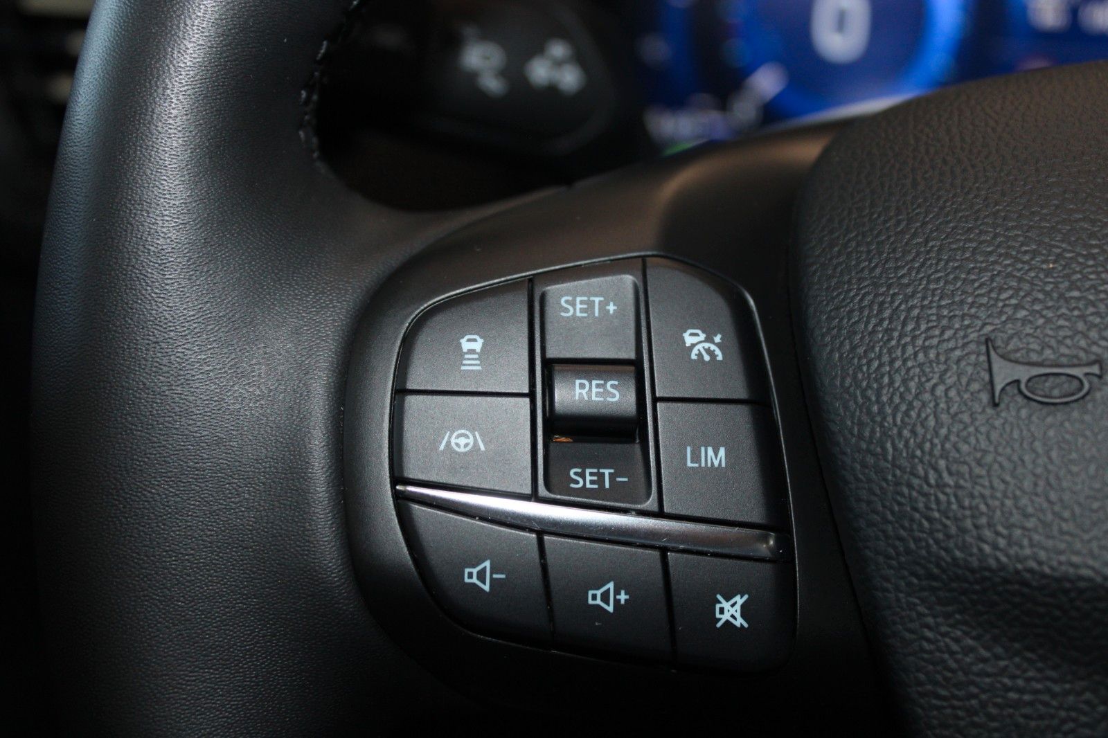 Fahrzeugabbildung Ford Focus Active X Turnier Automatik LED NAVI CAM