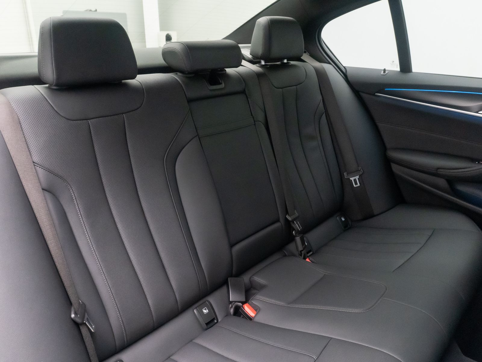 Fahrzeugabbildung BMW 545e xD M Sport Kamera DAB 4xKlima Alarm 19Zoll