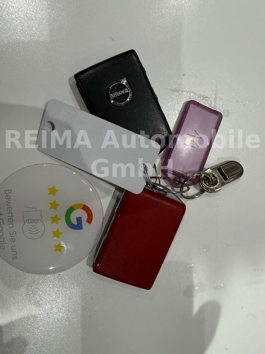 Fahrzeugabbildung Volvo XC 40 D4 Momentum AWD, Pano, LED, H&K