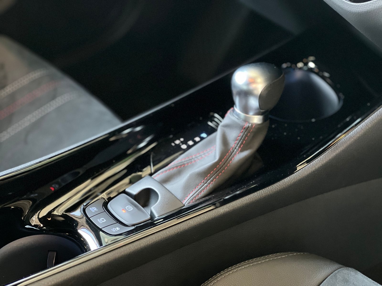 Fahrzeugabbildung Toyota C-HR Hybrid GR Sport AHK LED NAV SHZ ALU