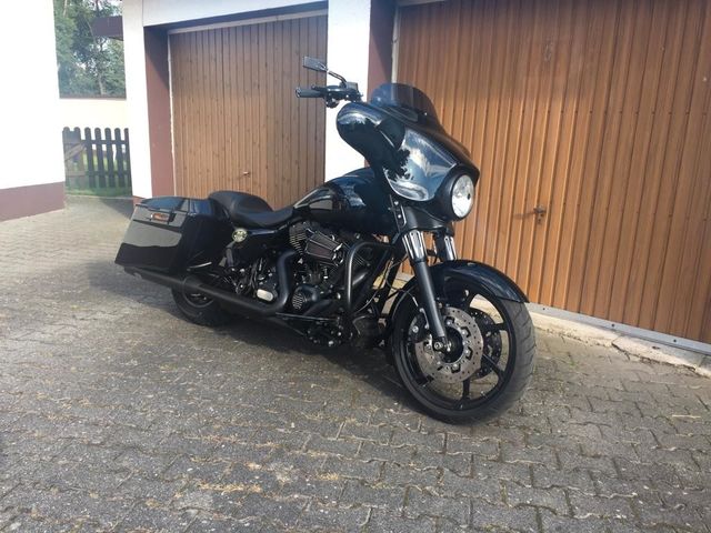 Harley-Davidson Street Glide, CVO Umbau