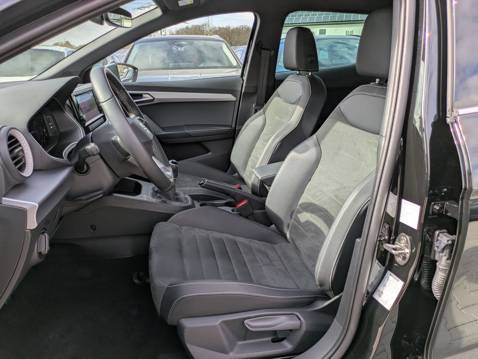 Fahrzeugabbildung SEAT Ibiza Xcellence 1.0 TSI VOLL-LED*ACC*APP*KAMERA