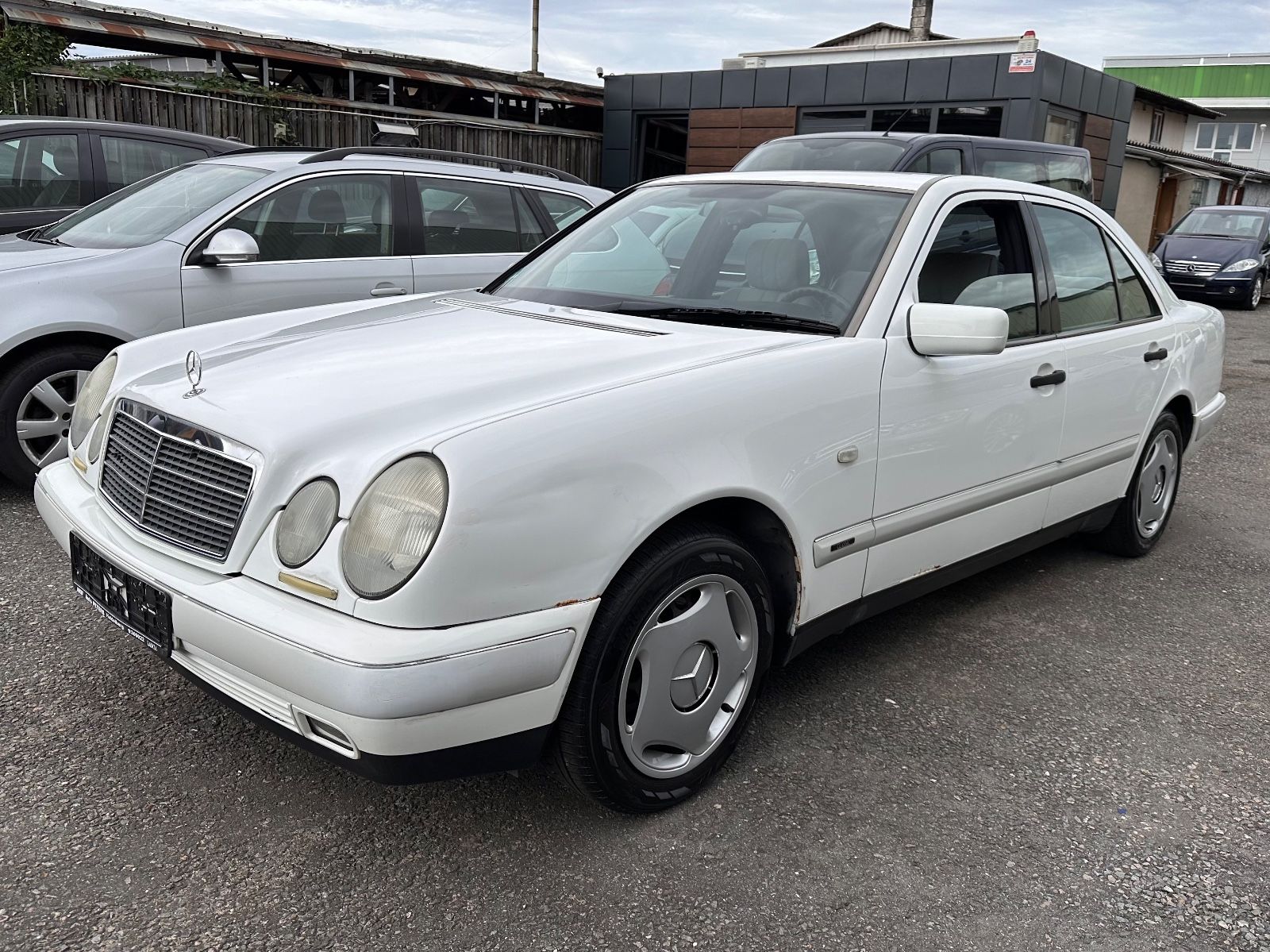 Mercedes E 280 - 1