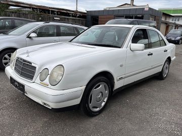 Mercedes E 280 - 1