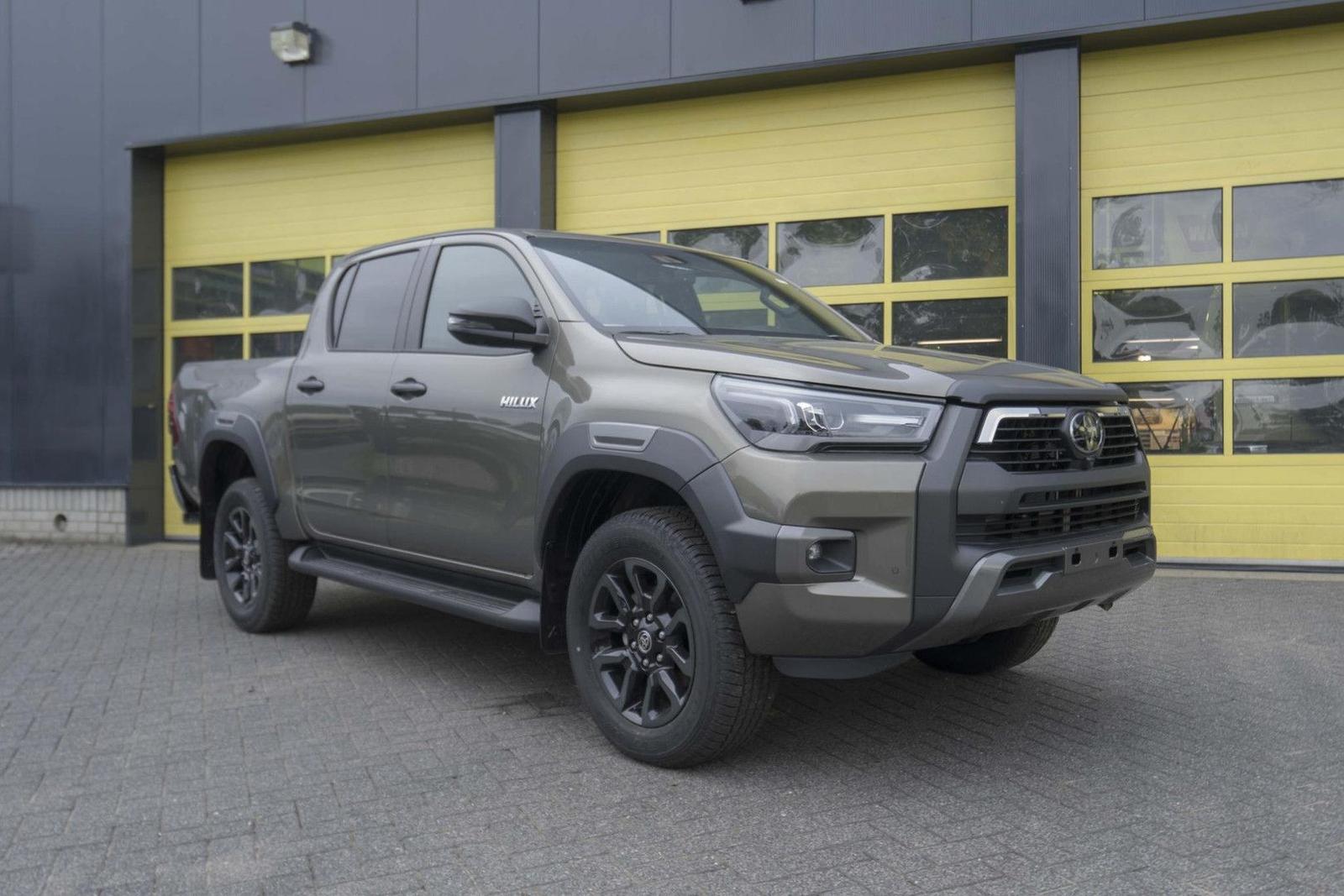 Toyota Hilux 2.8 D-4D Double Cab Hybrid Invincible JBL