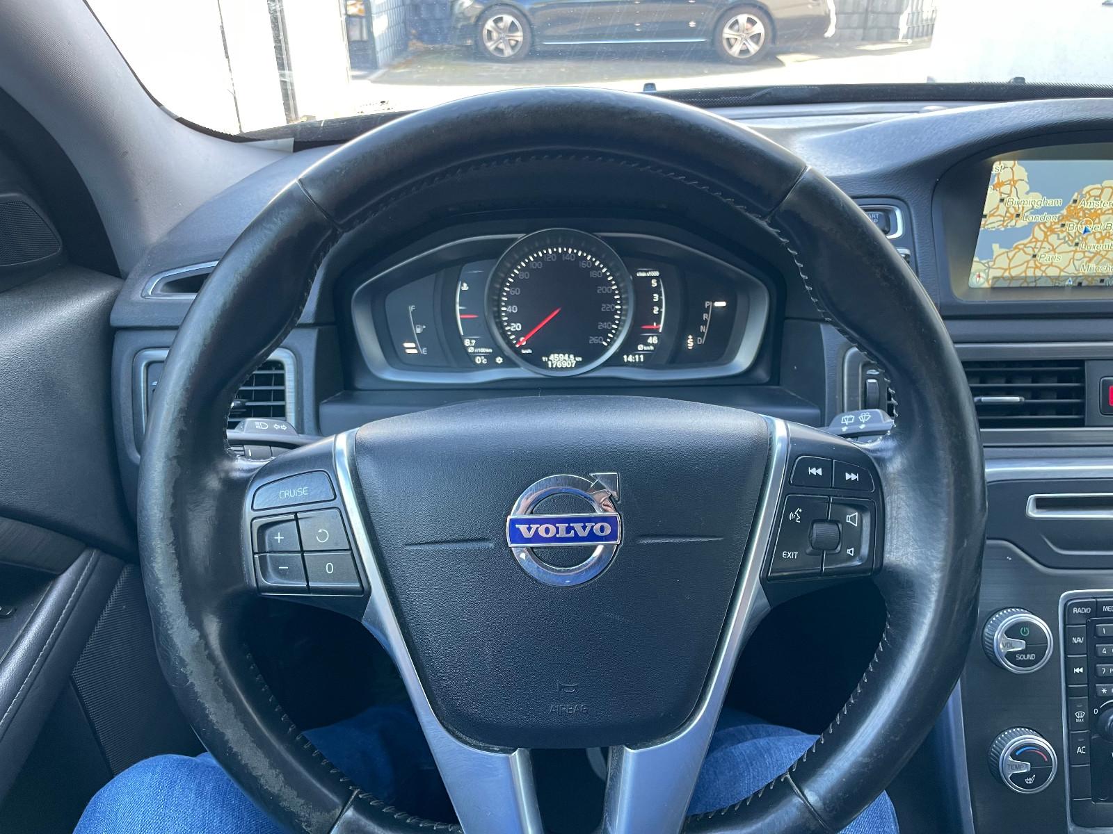 Volvo V70 2015 — photo 15