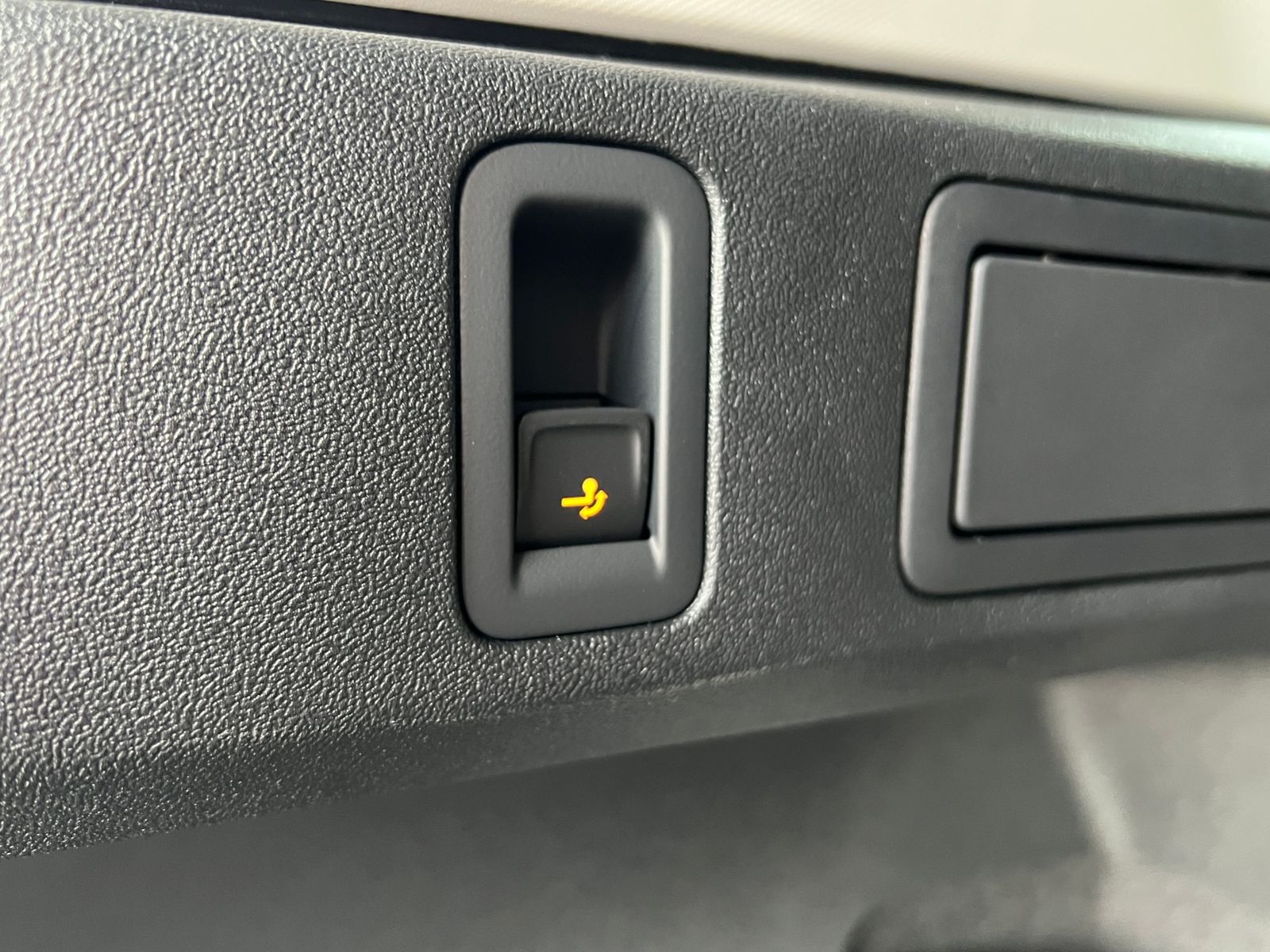 Fahrzeugabbildung Volkswagen Tiguan Elegance 1.5 eTSI DSG *AHK, IQ.Light, Nav