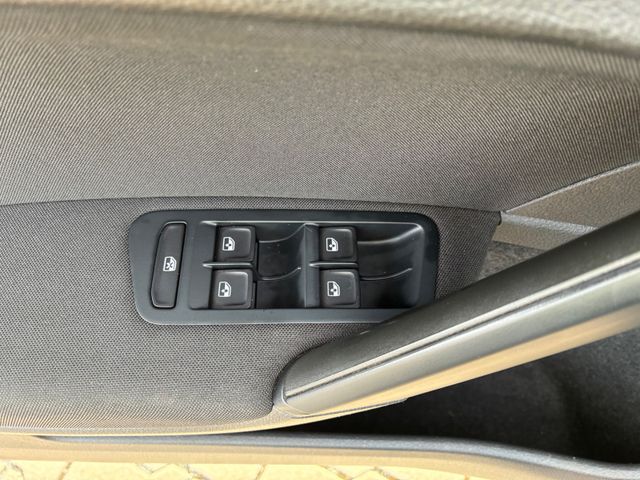 Fahrzeugabbildung Volkswagen Golf VII Variant >Navi/Klima/VW Connect<