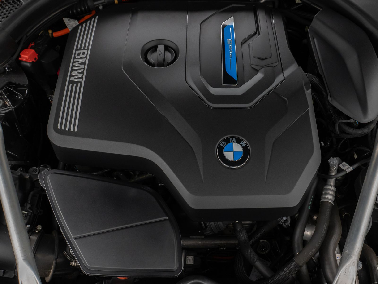 Fahrzeugabbildung BMW 530e HUD DAB HiFi CockPitPro PDC Komfort Alarm