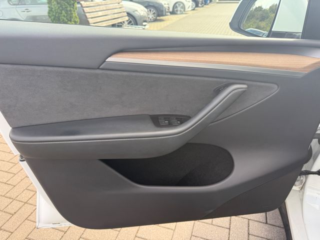 Tesla Model Y Performance Dual AWD