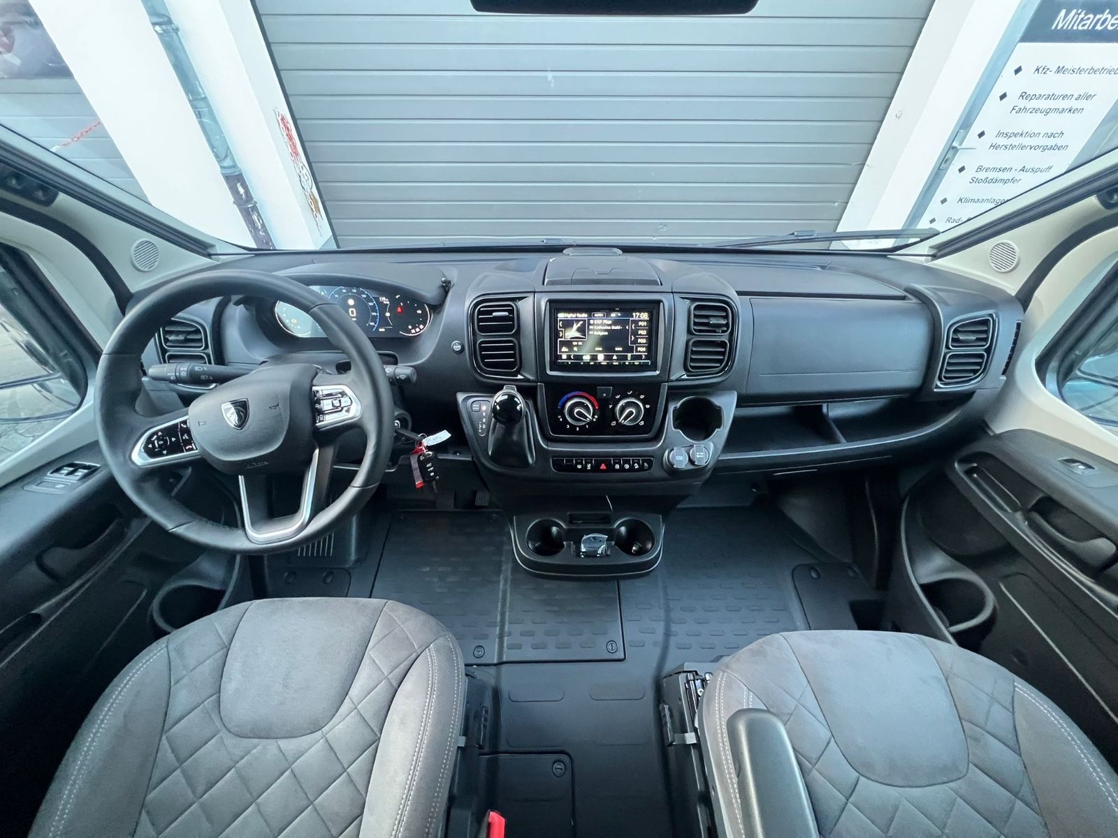 Fahrzeugabbildung MegaMobil Revolution 640 Automatik Voll Induktion Lithium