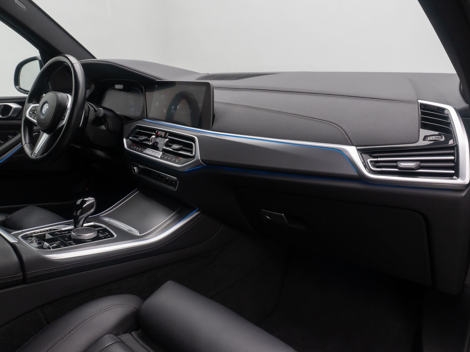 Fahrzeugabbildung BMW X5 xD45e M Sport HUD Kamera AHK Alarm DAB 21Zoll