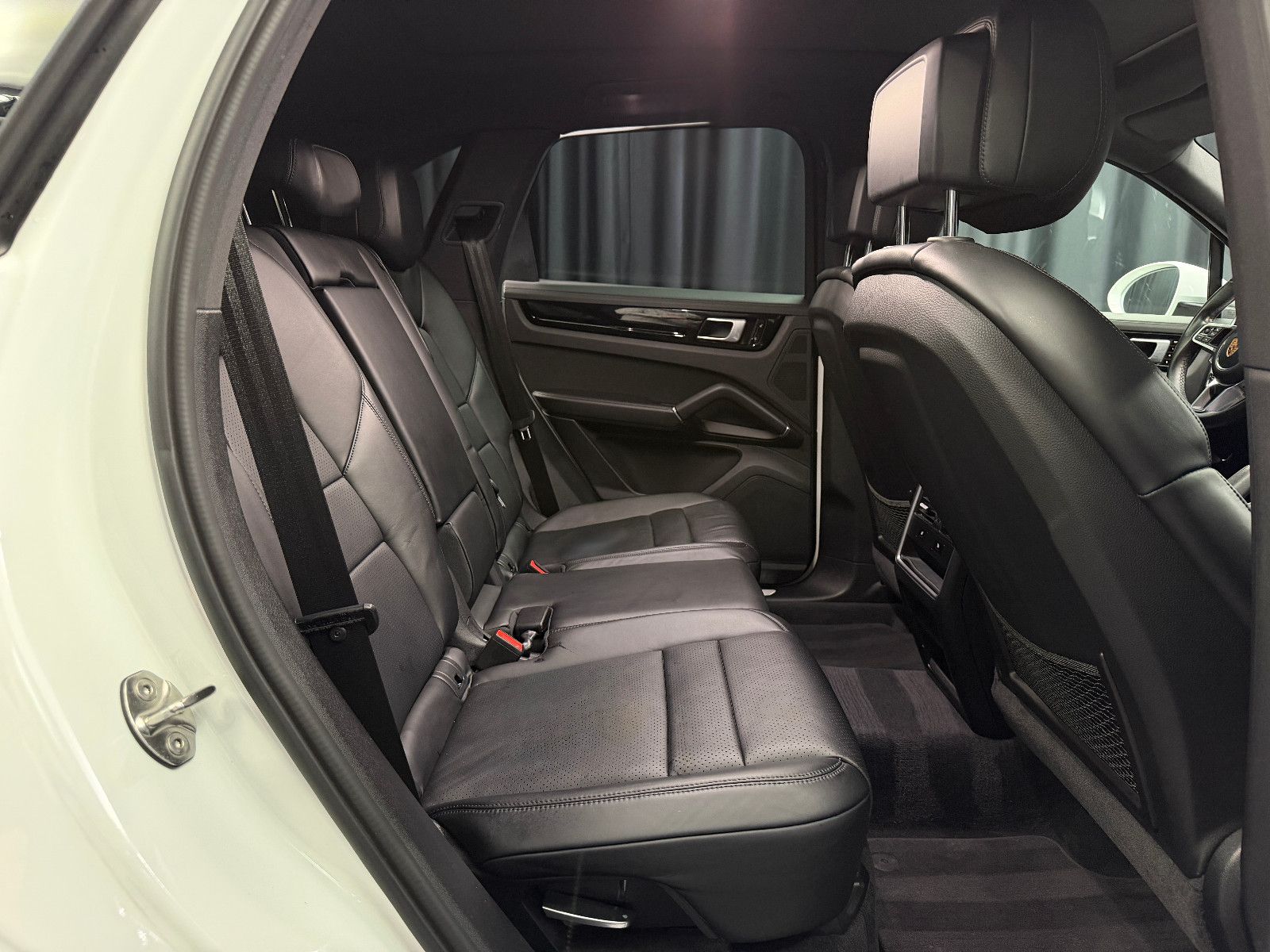 Fahrzeugabbildung Porsche Cayenne E-Hybrid|PANORAMA|SPORT-CHRONO|ACC