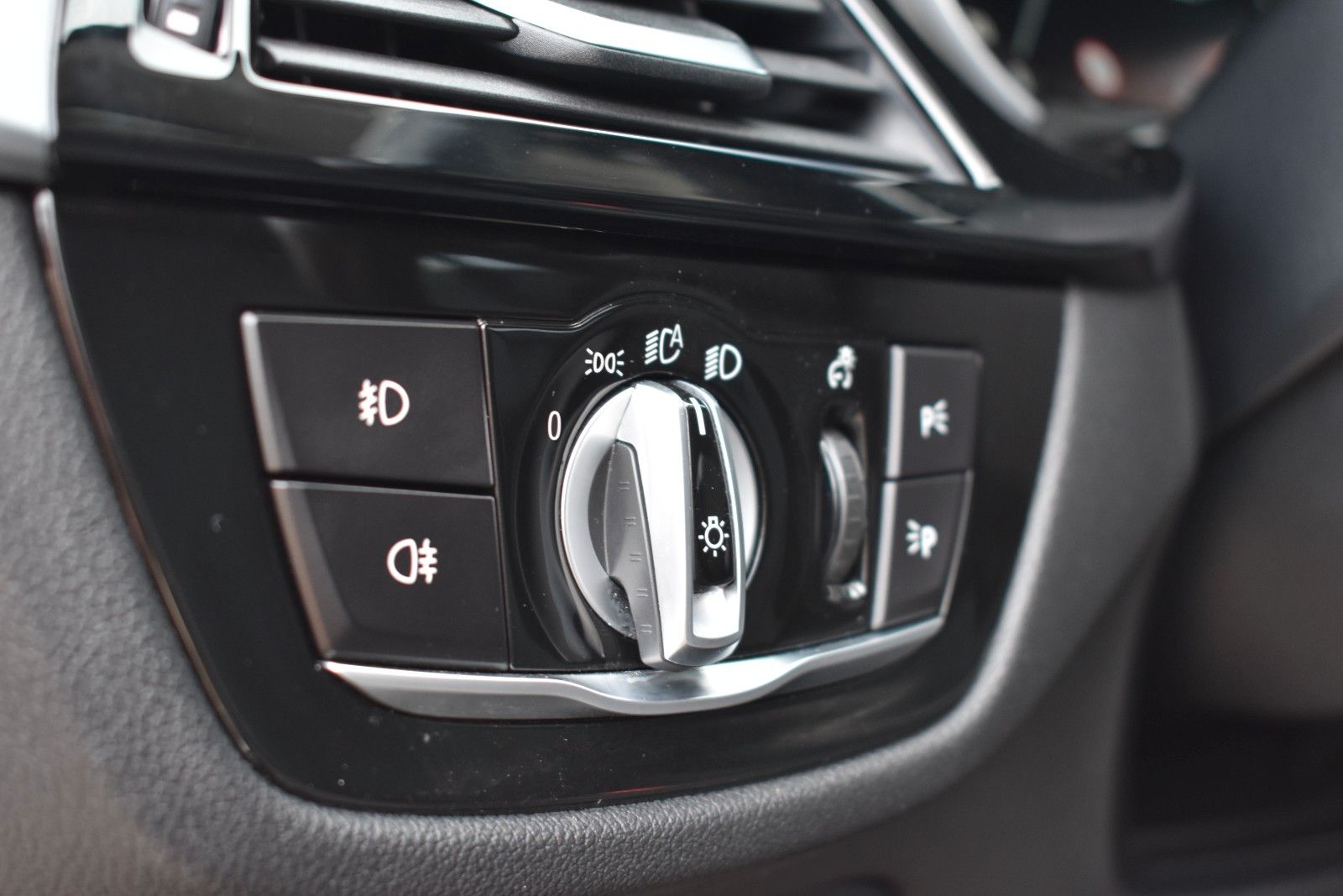 Fahrzeugabbildung BMW BMW 520d Touring Head Up/Anhänger/Driving Assist