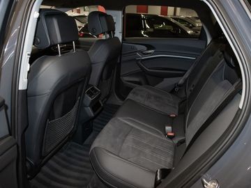 Audi Q8 e-tron - 11