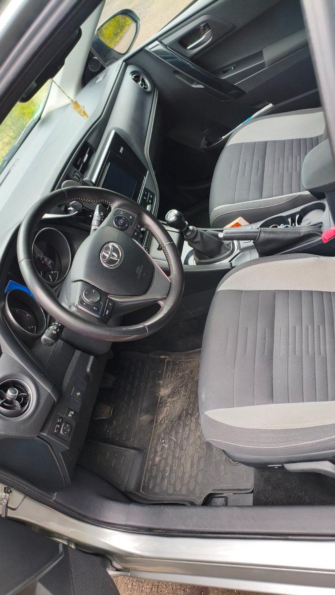 Toyota Auris 2015 — фото 7