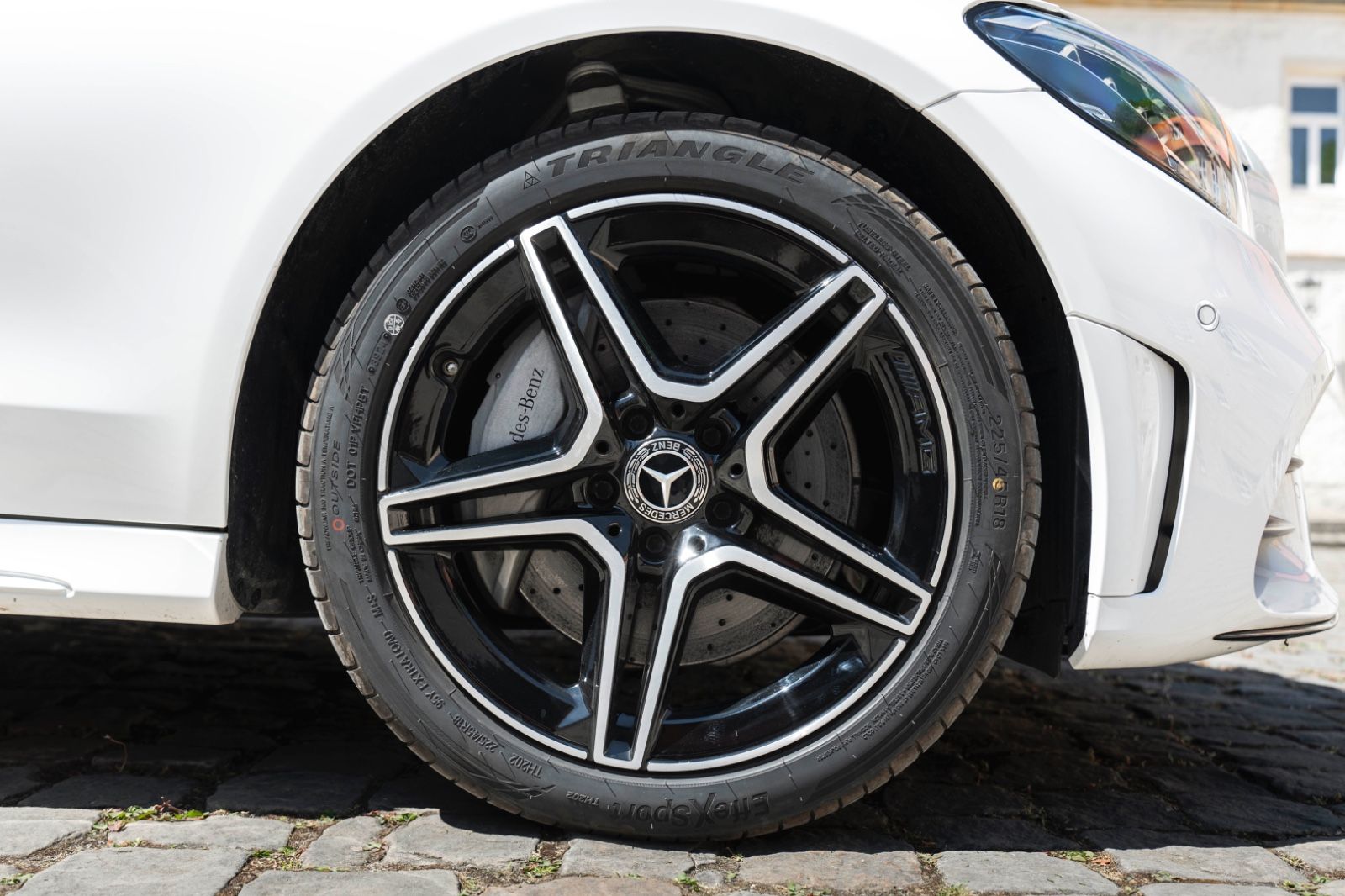 Fahrzeugabbildung Mercedes-Benz C 300 4MATIC AMG BURMESTER 360° LED TOTW SZH