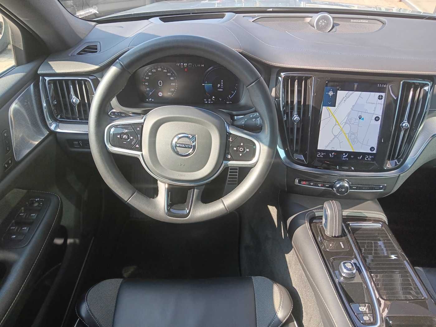 Fahrzeugabbildung Volvo V60 T8 Recharge AWD R-Design 'HEAD-UP Disyplay