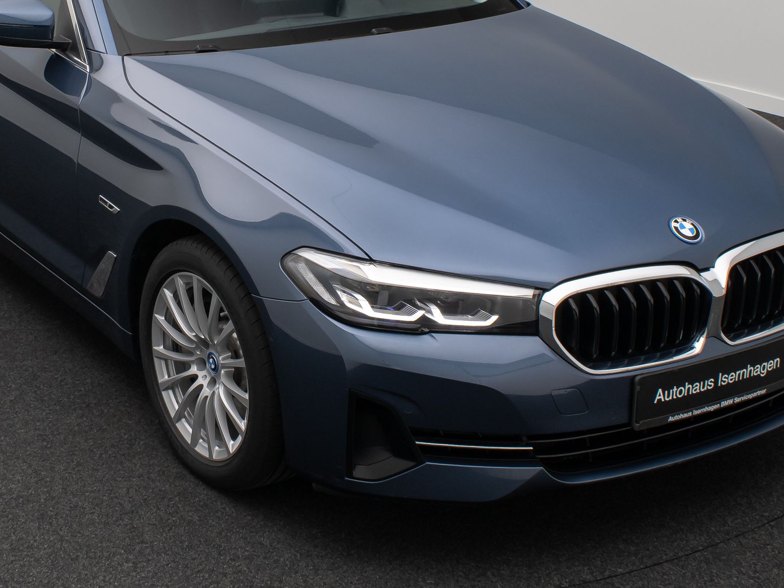 Fahrzeugabbildung BMW 530e Kamera DAB HiFi Sport Leder Komfort Alarm