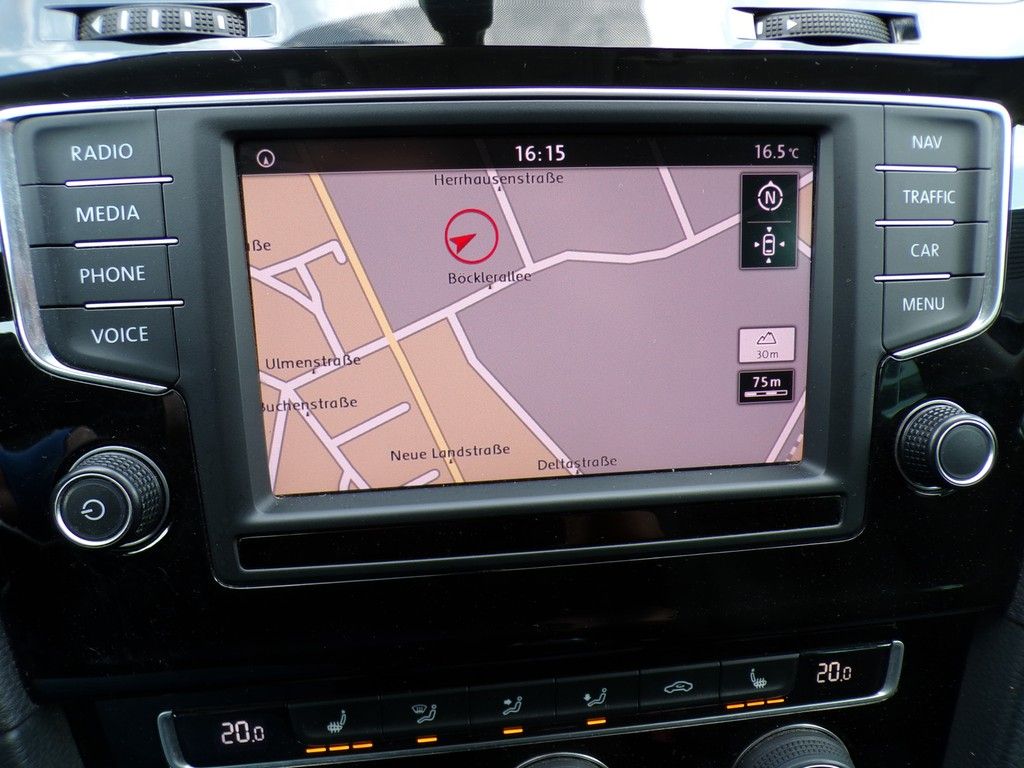 Fahrzeugabbildung Volkswagen Golf VII 1.2 TSI Allstar *Navi*SHZ*PDC vorne+hin
