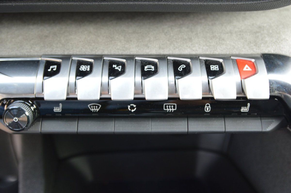 Fahrzeugabbildung Peugeot 3008   GT LED Navi ACC Shz Alu